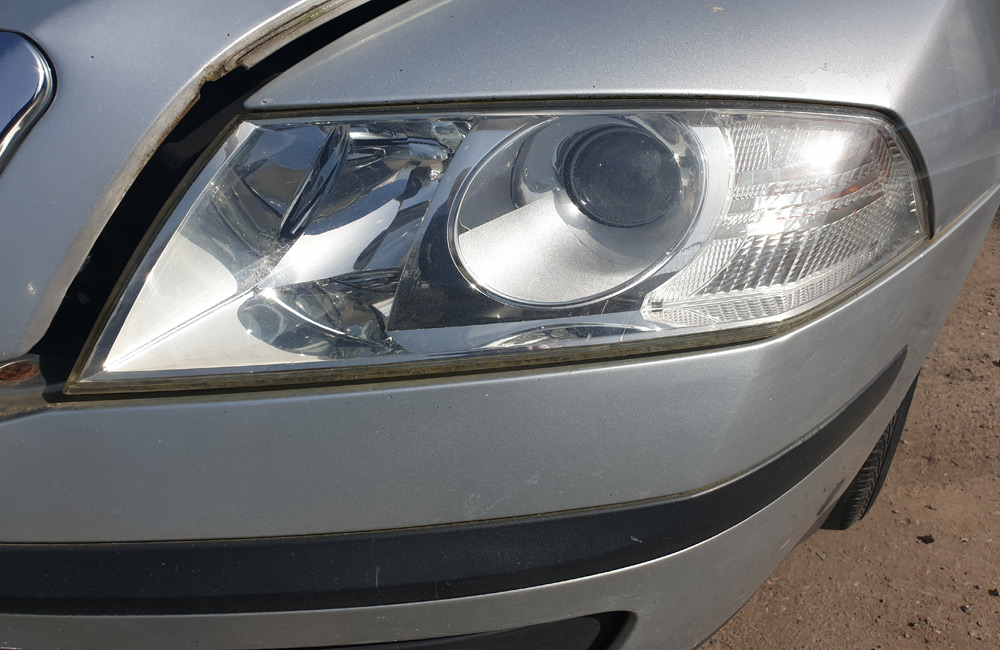 Skoda Octavia Ambiente TDI Headlight passenger side front